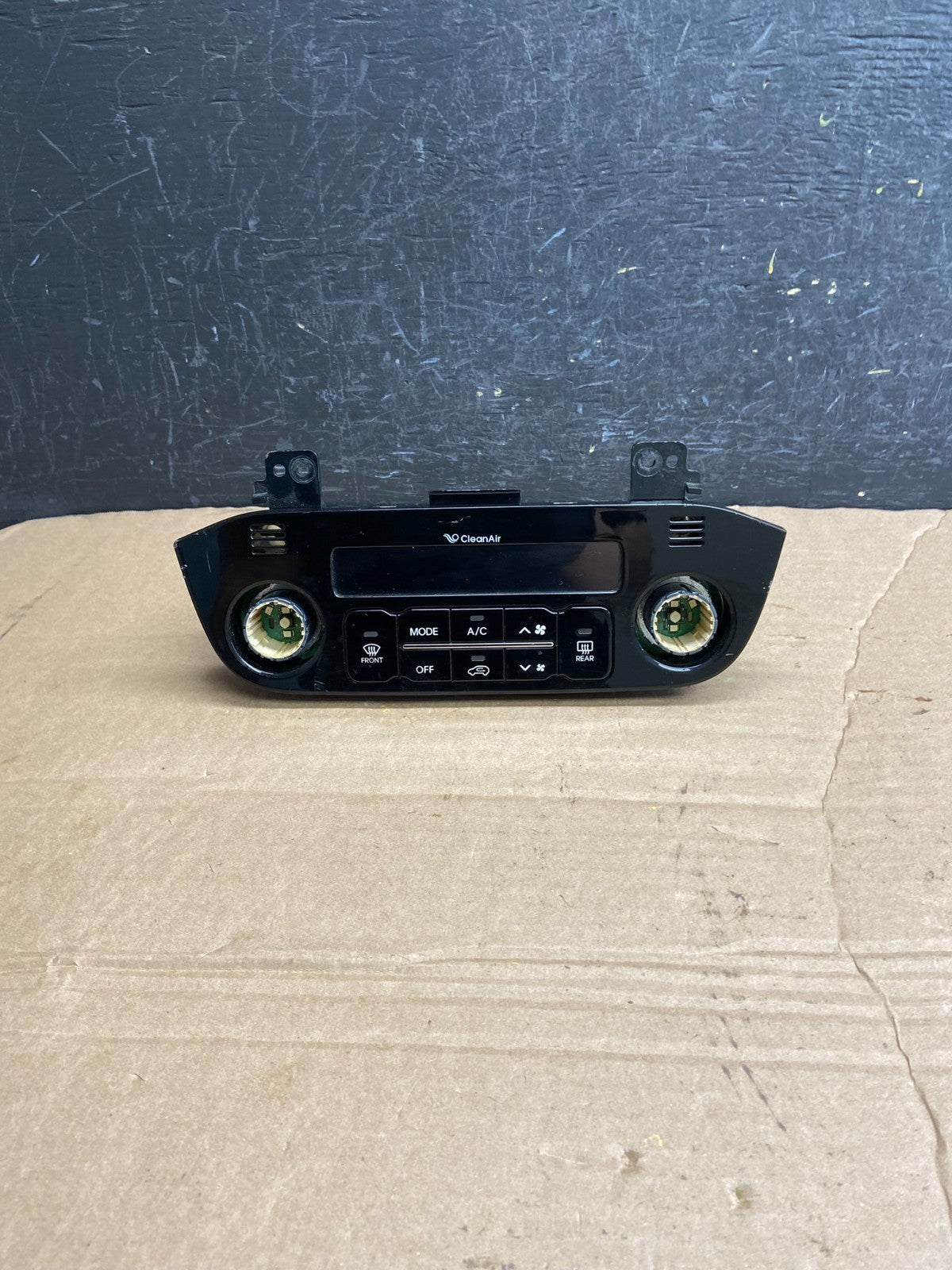 2010 to 2015 Kia Sportage Center Radio Climate Control Clock Trim AF1870 DG0