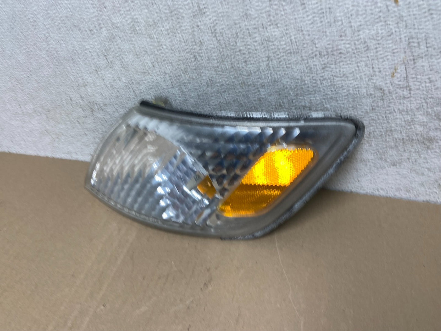 2000 to 2001 Lexus ES300 Left Driver LH Side Turn Signal AF5805 DW1