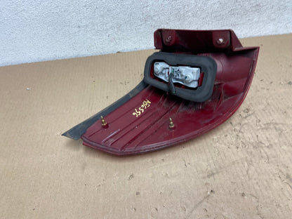 2004-2005 Toyota Sienna Right Passenger Rh Side Tail Light AG6556 LK7