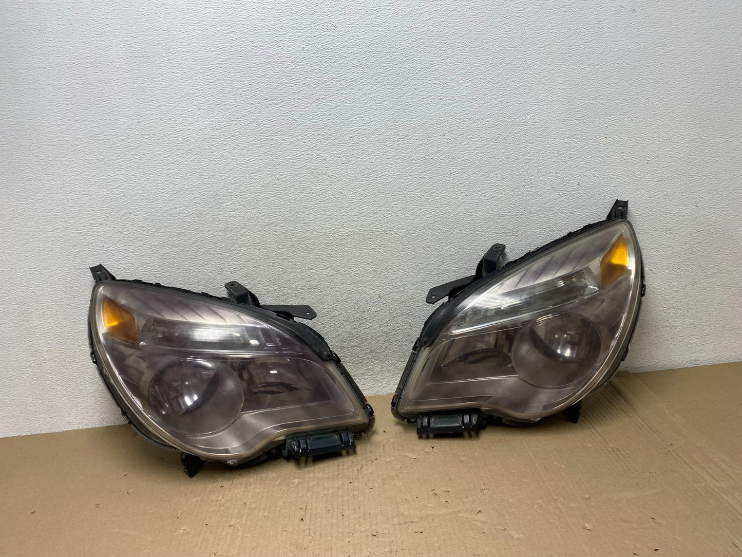 2010 - 2015 Chevrolet Equinox Halogen Headlights Left+Right Side Set AG6923 DW0
