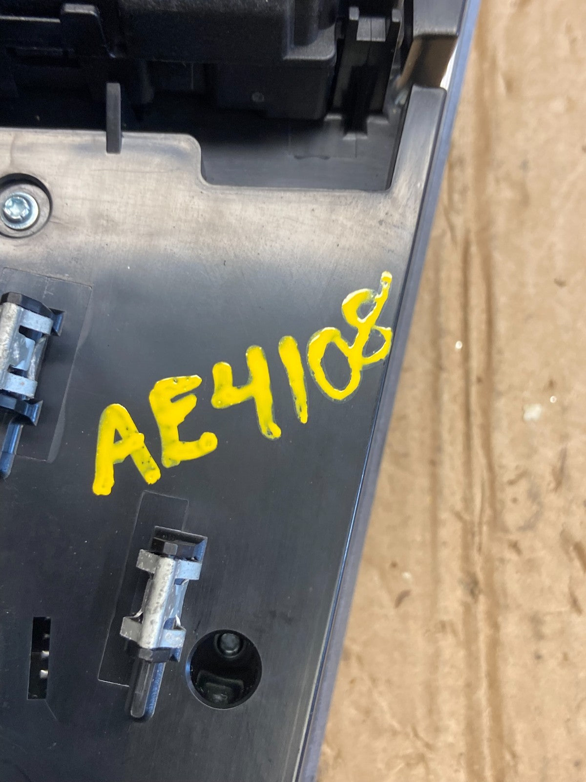 2012-2015 Chevrolet Equinox Radio Face Climate Control Panel Bezel AE4108 DG7