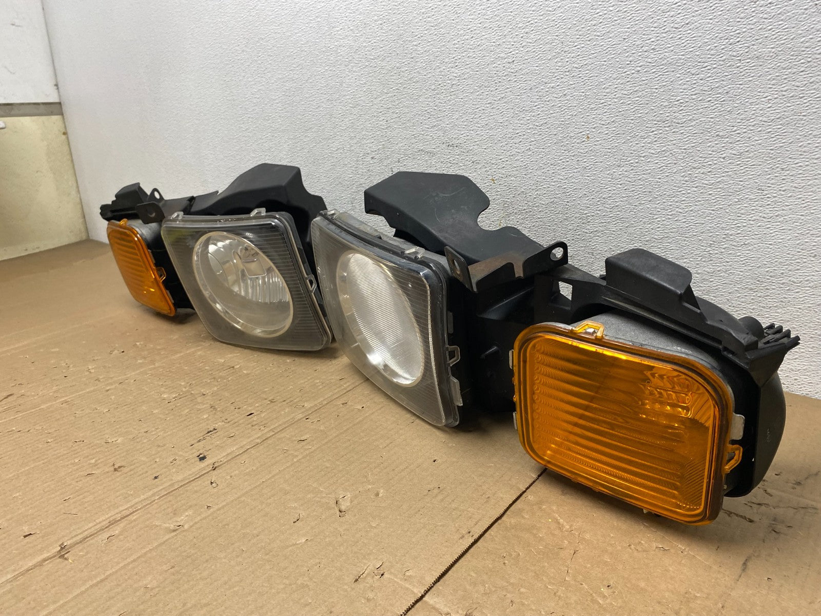 2006 to 2010 Hummer H3 Left+Right Halogen Headlights AE9018 DW1