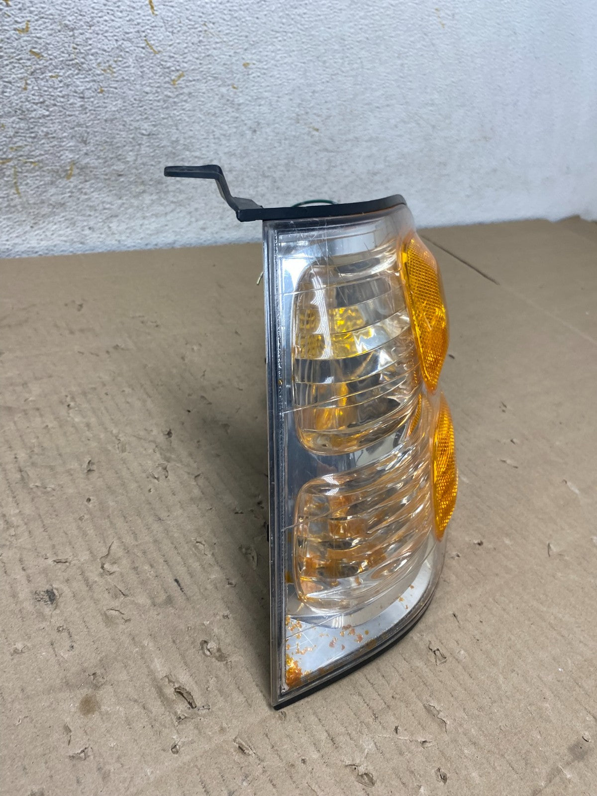 2001 - 2004 Toyota Sequoia Left Driver LH Side Parking Turn Signal AI2215 DW1