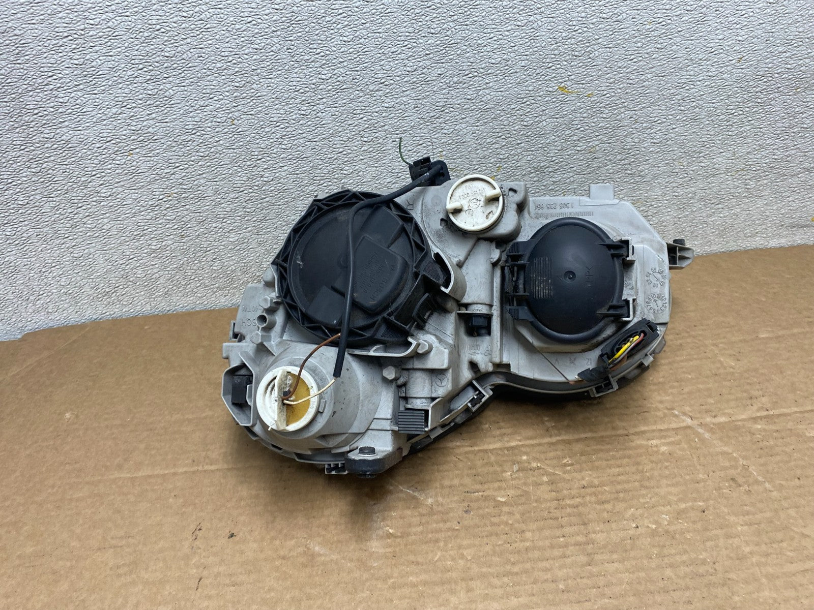 2001 - 2004 Mercedes-Benz C Class Halogen Right Passenger Headlight OEM Z1380 DW3