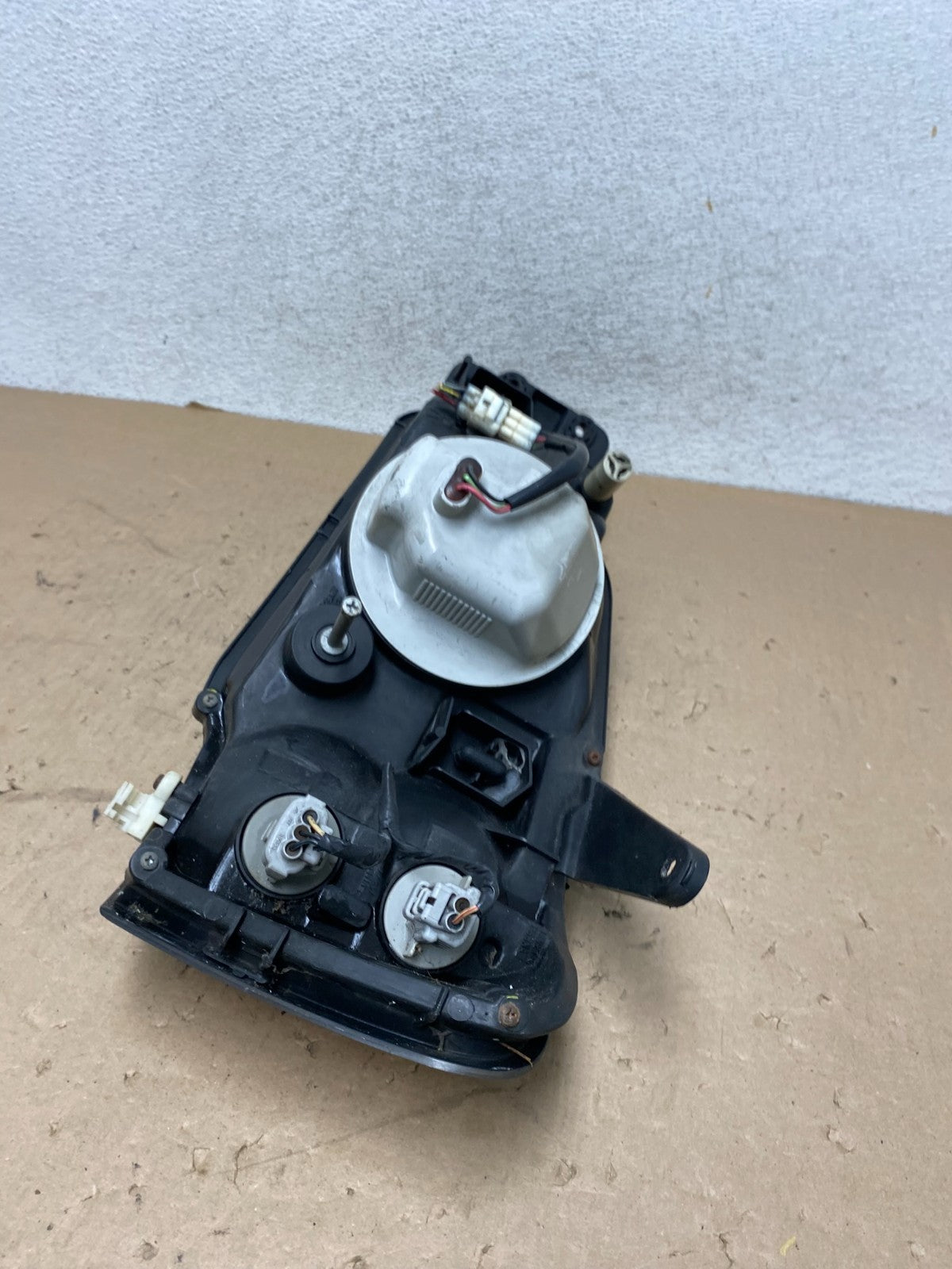 2001 to 2004 Subaru Legacy Outback Right Passenger Rh Headlight AG4371 DW6
