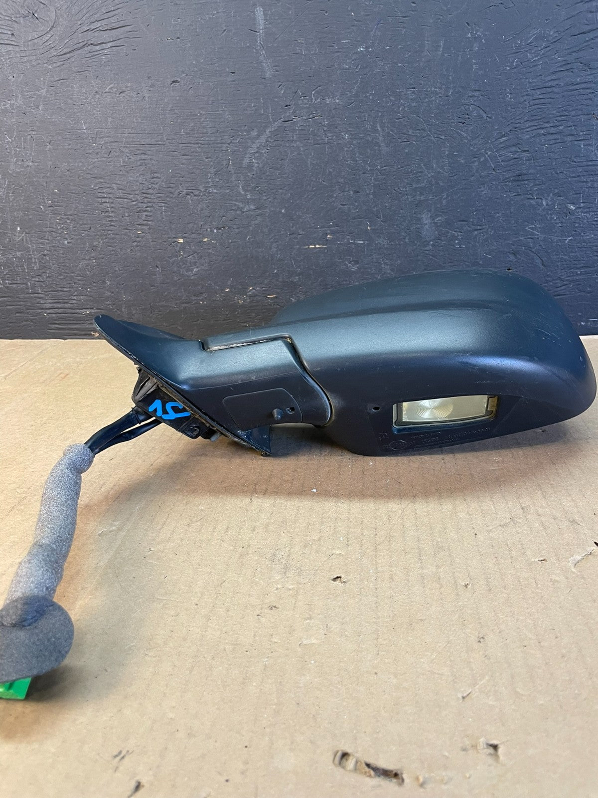 2001 to 2005 Volvo XC70 V70 Left Driver Side View Mirror AD55683