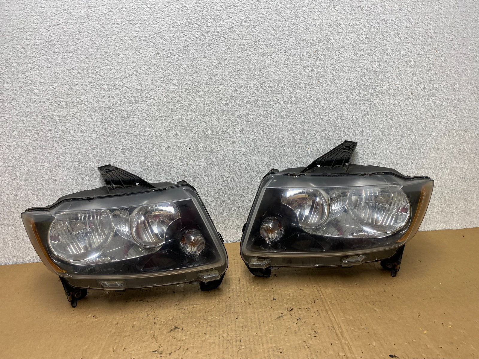 2011-2013 Jeep Grand Cherokee Left+Right Halogen Headlights AC8122 DW0