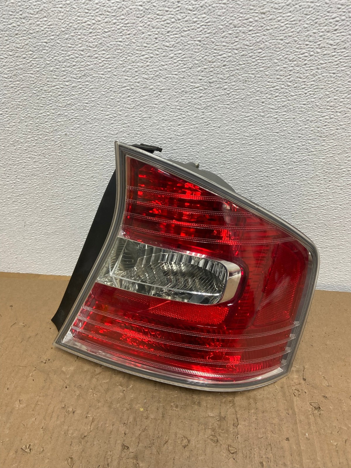 2005 to 2007 Subaru Legacy Outback Right Passenger RH Tail Light AB6741 LK0