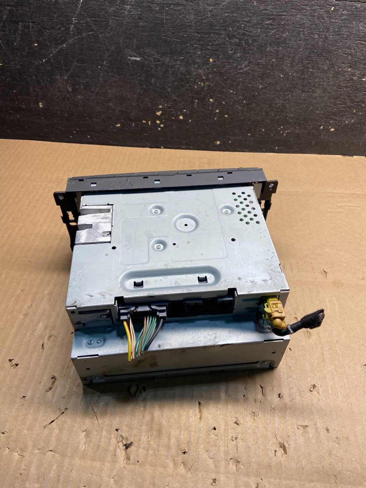 2010 Dodge Journey AM FM Radio 6 Disc CD Player Receiver y3665 DG4