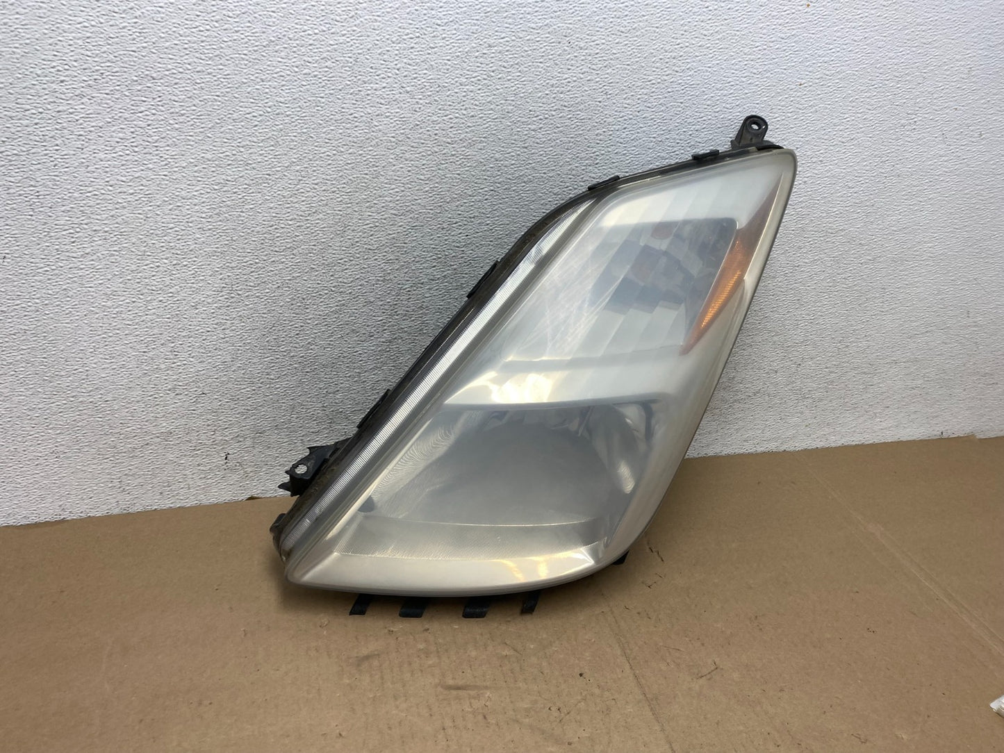 2004 - 2005 Toyota Prius Left Driver Lh Halogen Headlight AG4614 DW2