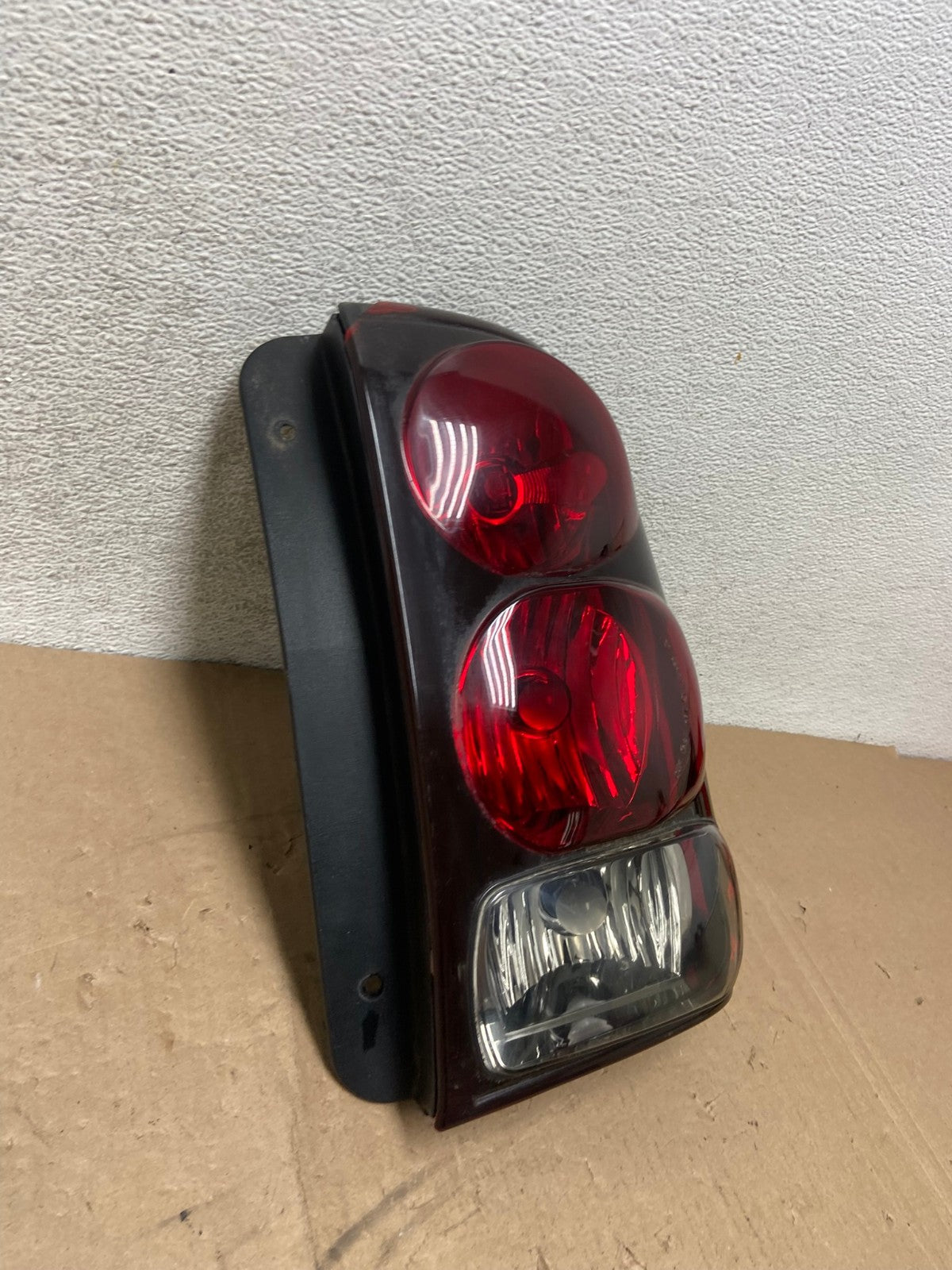 2002 to 2009 Chevrolet Trailblazer Right Passenger Rh Tail Light AG4854 LK2