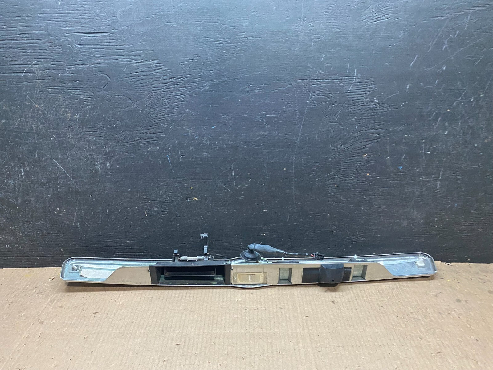 2008 to 2010 Chrysler Town & Country Tailgate Trim w/ Camera Panel OEM j0526 DG13