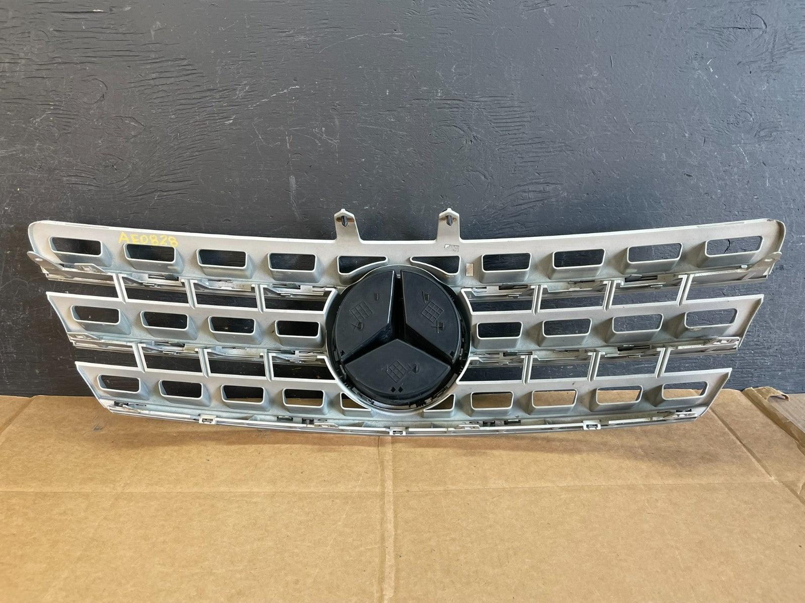 2009 to 2011 Mercedes ML-Class W164 Front Bumper Grille Grill ae0828 DG3