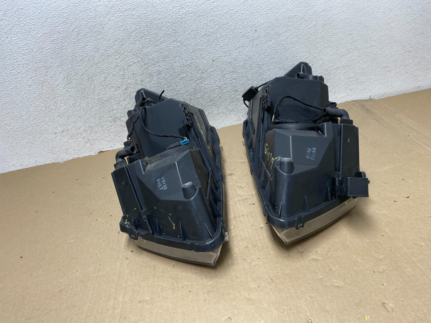 2009 to 2017 Dodge Journey Headlights Left+Right Set Halogen AG6899 DW12