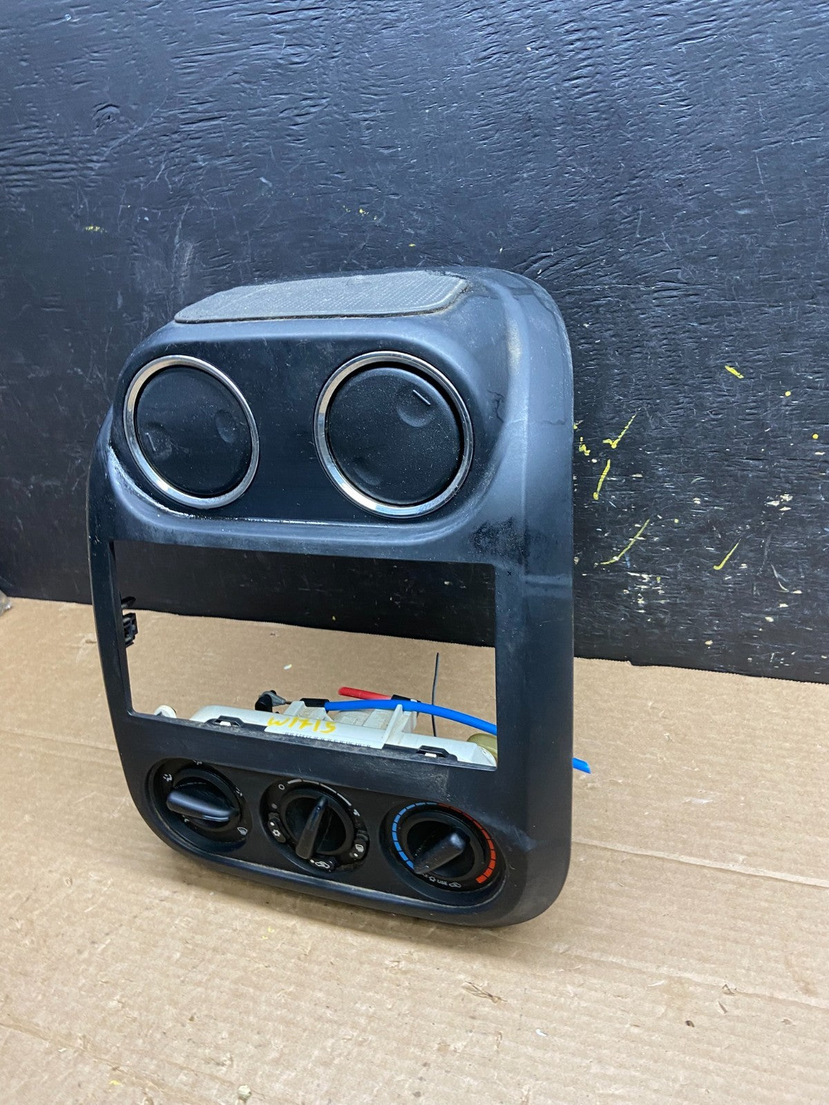 2009-2013 Jeep Patriot Dash Climate Temperature Control Radio Bezel OEM W1715 DG1