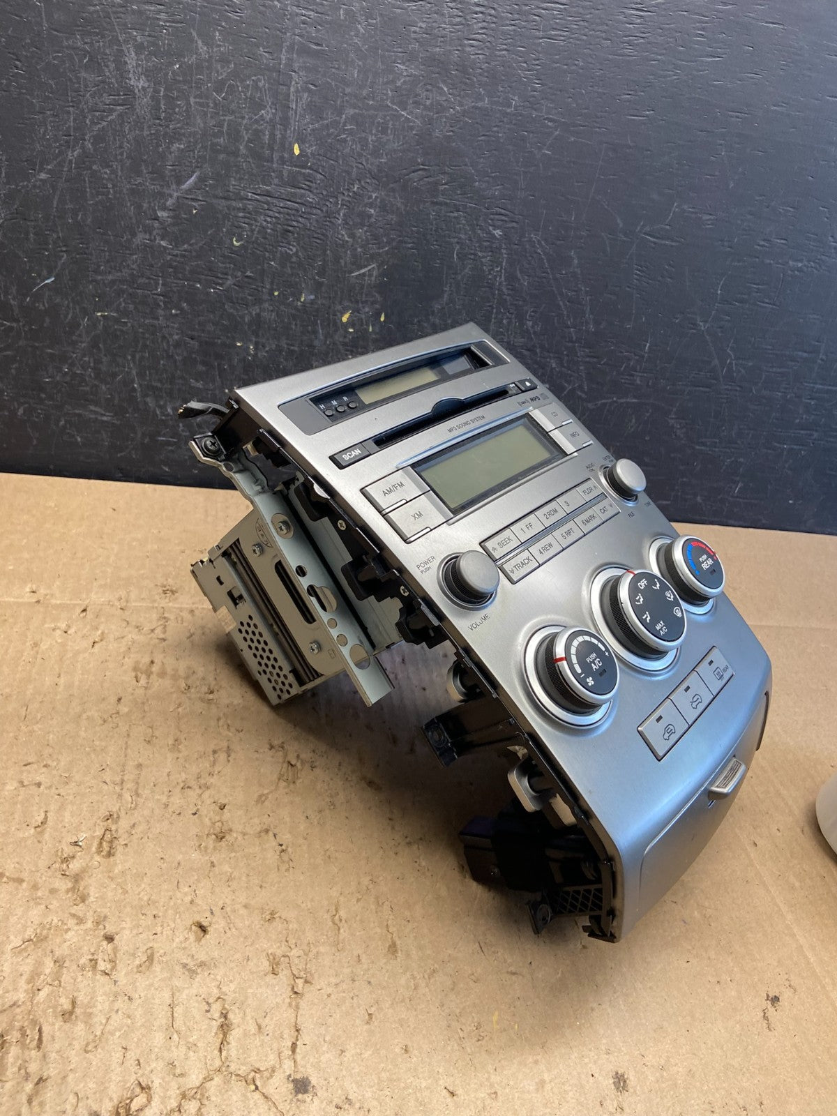 2007 to 2008 Hyundai Veracruz Auto Climate Temp Control Radio Bezel OE AC9229 DG2