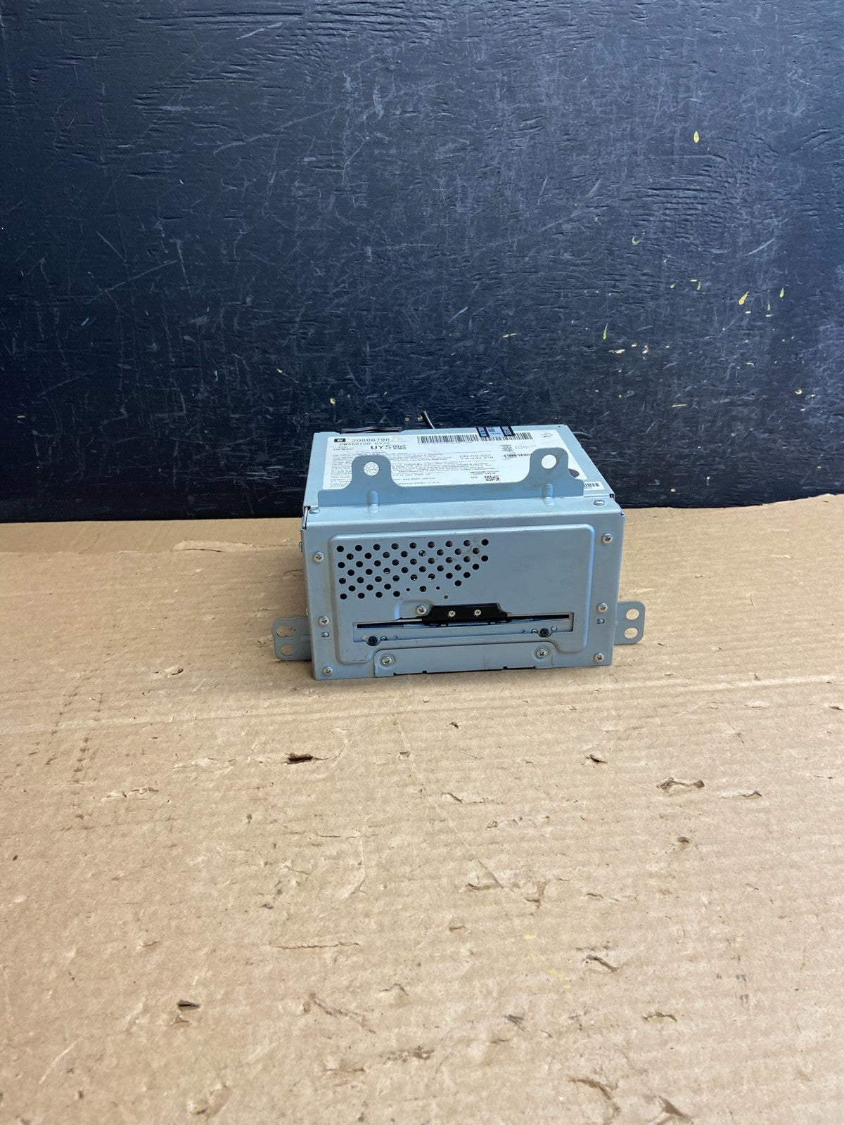 2010 to 2012 Cadillac SRX AM/FM/CD/MP3 Radio Head Unit Receiver af2671 DG0