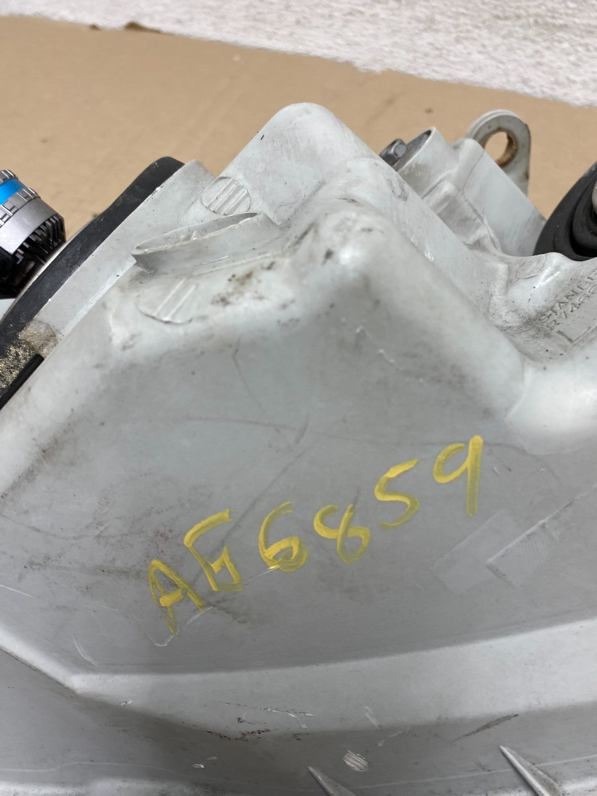 2000 to 2004 Toyota Avalon Halogen Left Driver LH Headlight AG6859 DW10