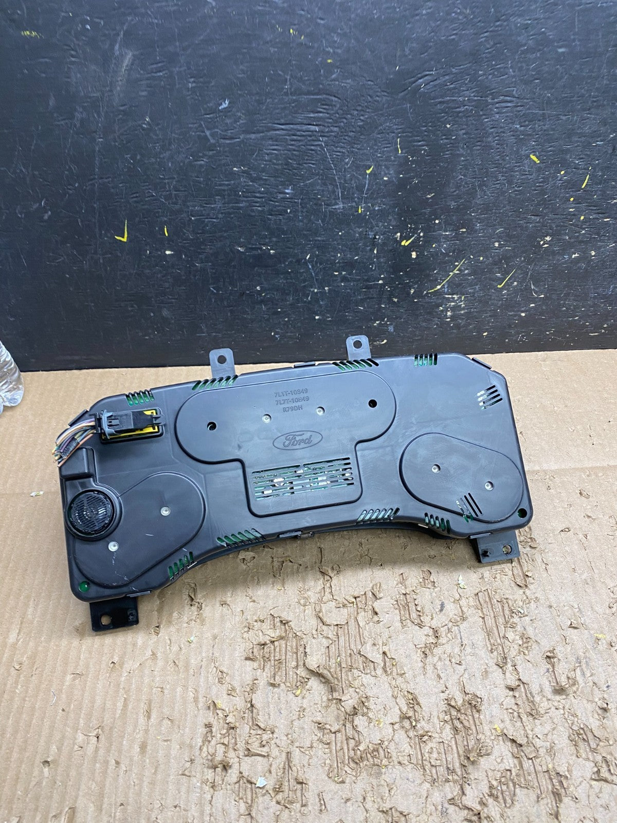 2007 2008 Ford  Expedition Speedometer Cluster Gauge OEM v7529 DG5
