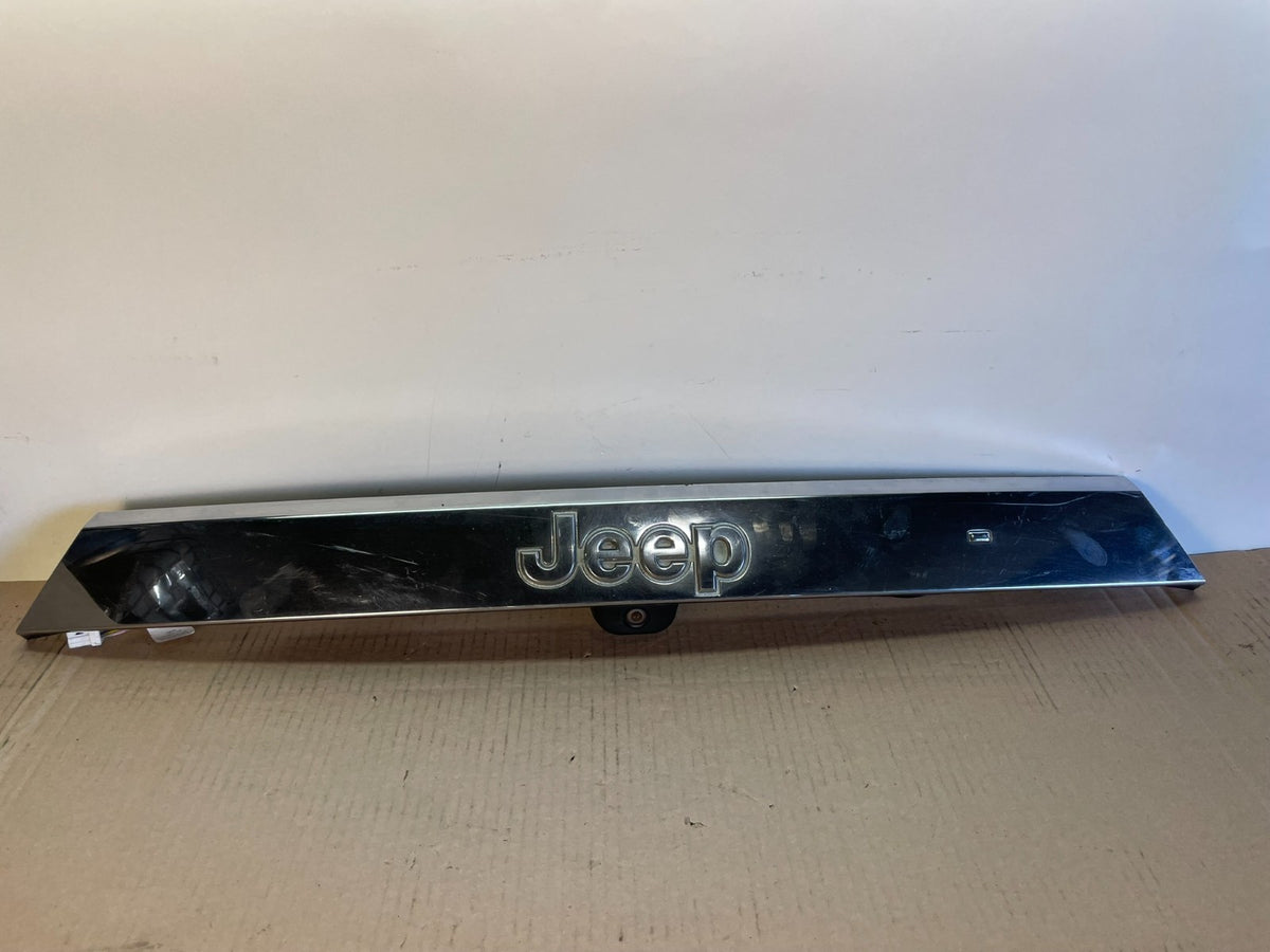 2011-2013 Jeep Grand Cherokee Liftgate Garnish Molding Trim W/ Camera AH0477 DG0