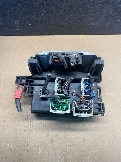 2006 2007 Chrysler 300 Totally Integrated Power Module Fuse Box TIPM AE7786 DW0