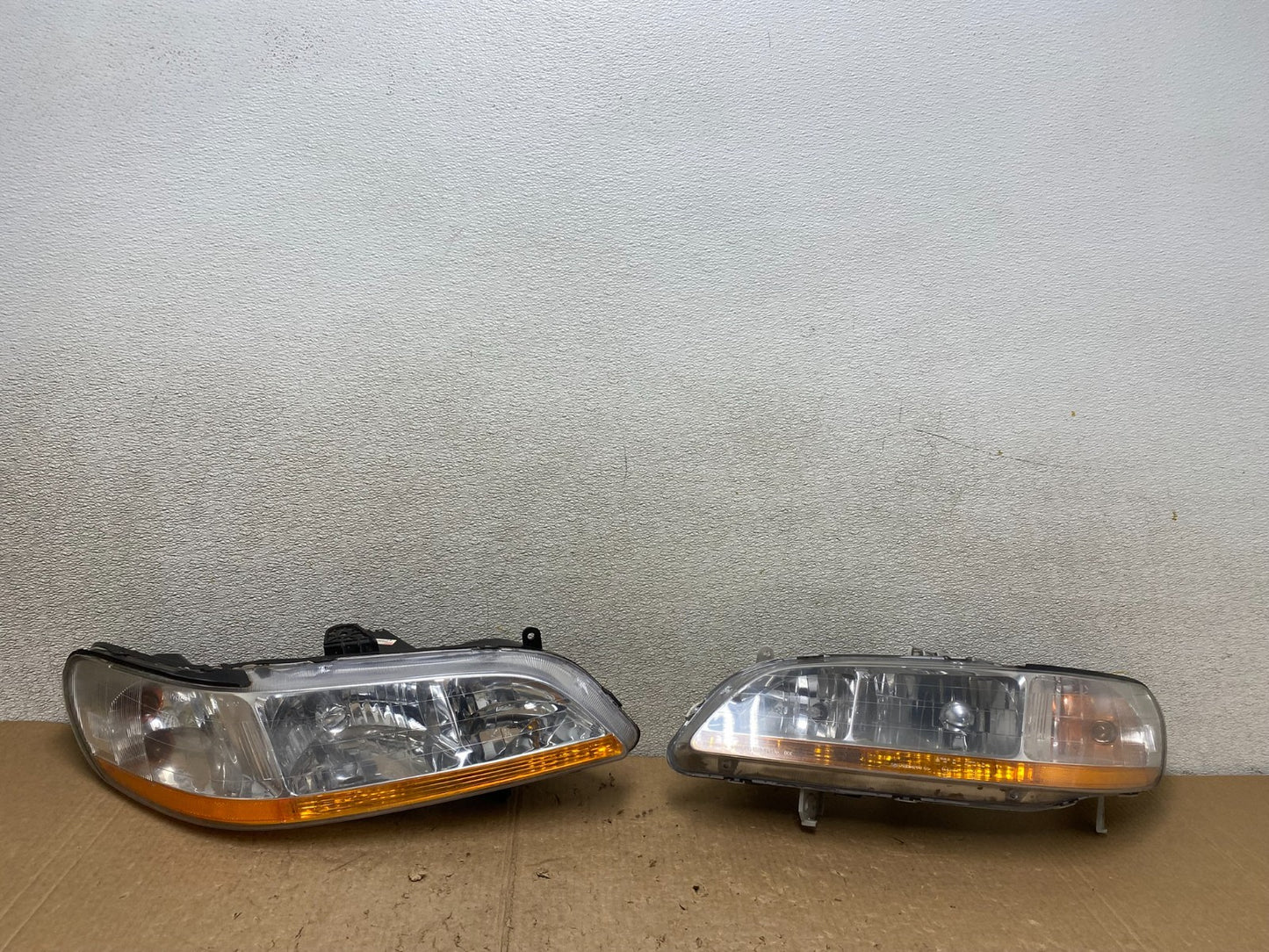 1998 to 2002 Honda Accord Left+Right Set Side Headlights V3628 DW0