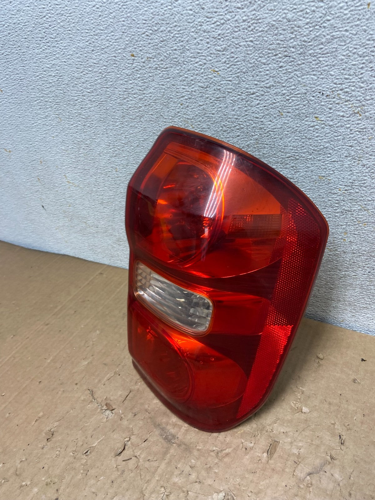 2004 2005 Toyota RAV4 Right RH Passenger Side Tail Light AI9153 LK1