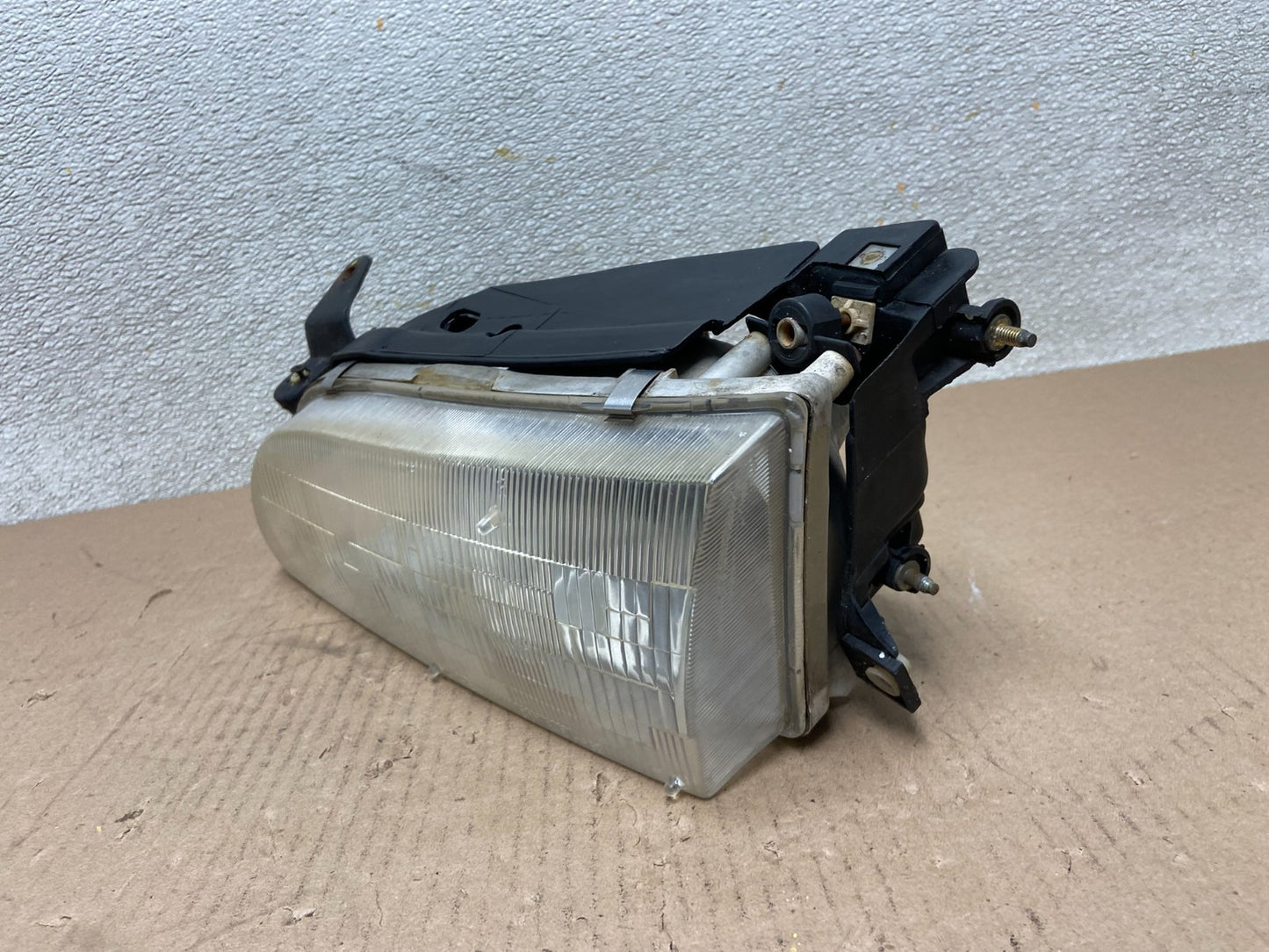 1993 to 1997 Toyota Corolla Left Driver LH Side Headlight AB5943 DW1