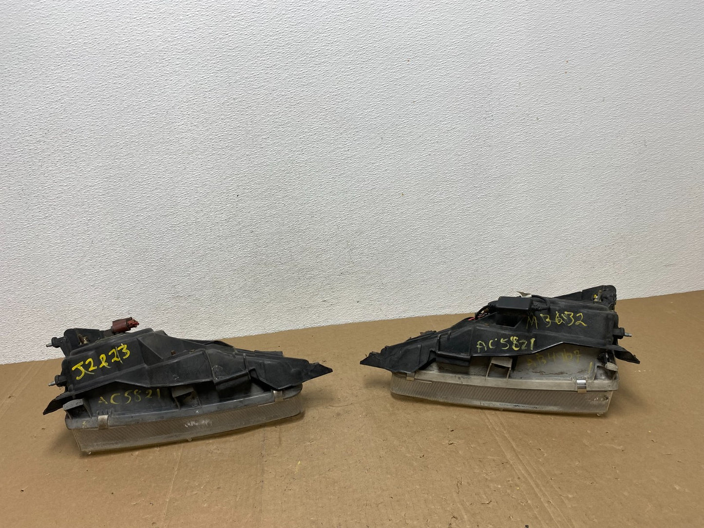 1993 to 1997 Toyota Corolla Left+Right Side Headlights AC5821 DW9