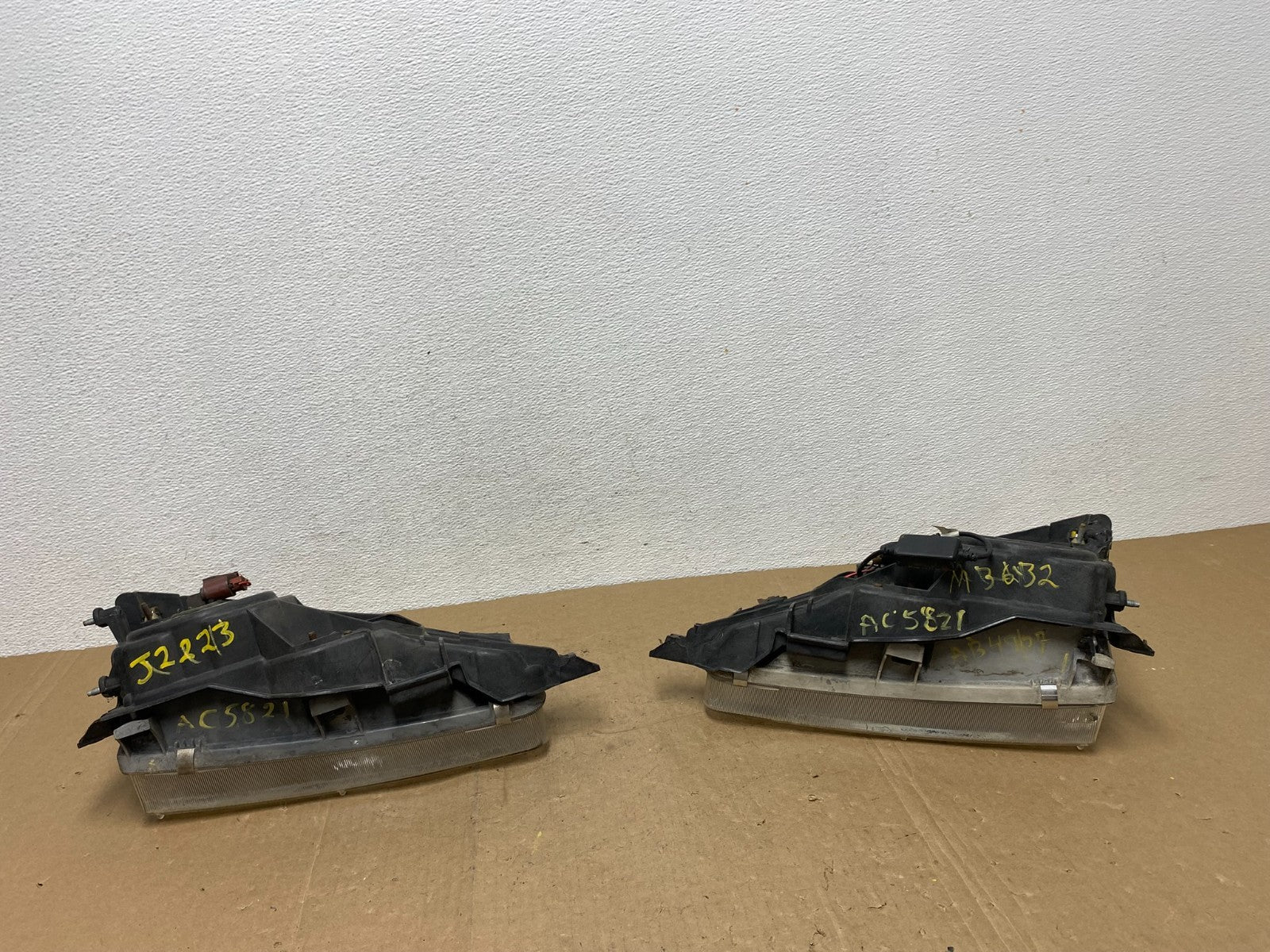 1993 to 1997 Toyota Corolla Left+Right Side Headlights AC5821 DW9