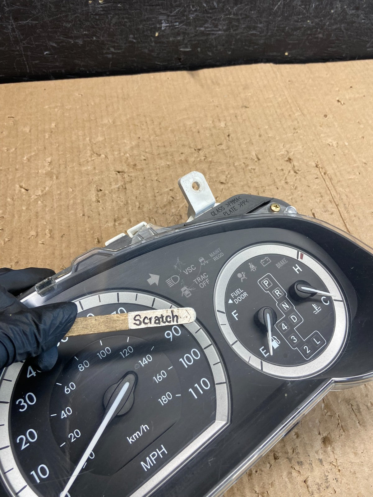 2004 2005 Toyota Sienna Speedometer Cluster Gauge AE4306 DW3