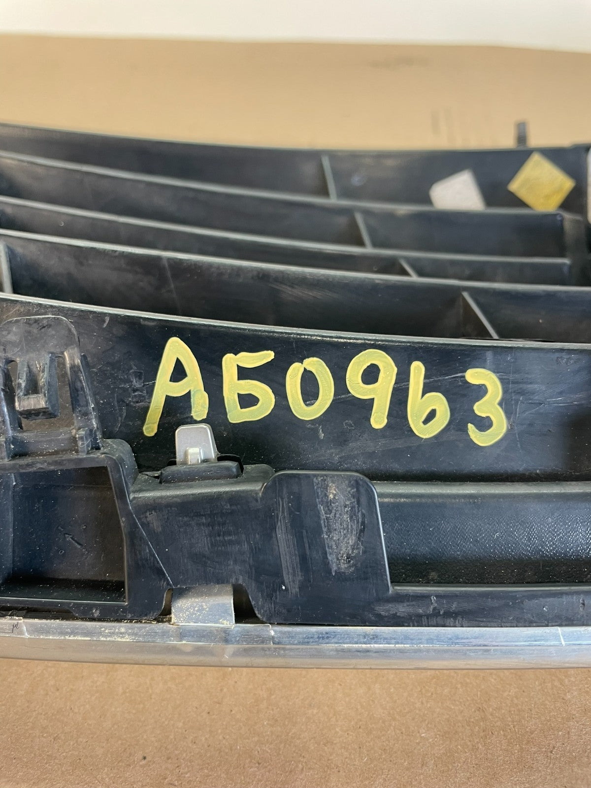2012 to 2014 Nissan Versa Sedan Front Upper Grill Grille AG0963 DG5