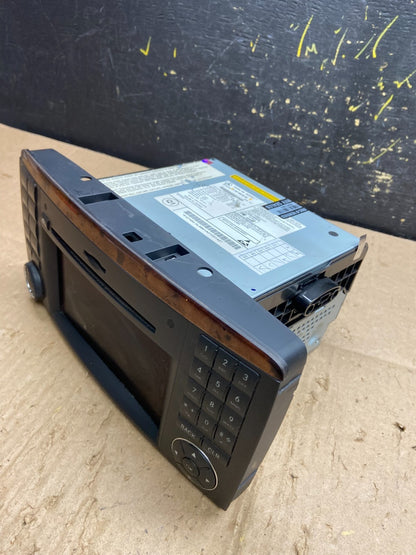 2010-2012 Mercedes W251 R350 Head Command Navigation Radio 6 CD Player AB1764 DG2