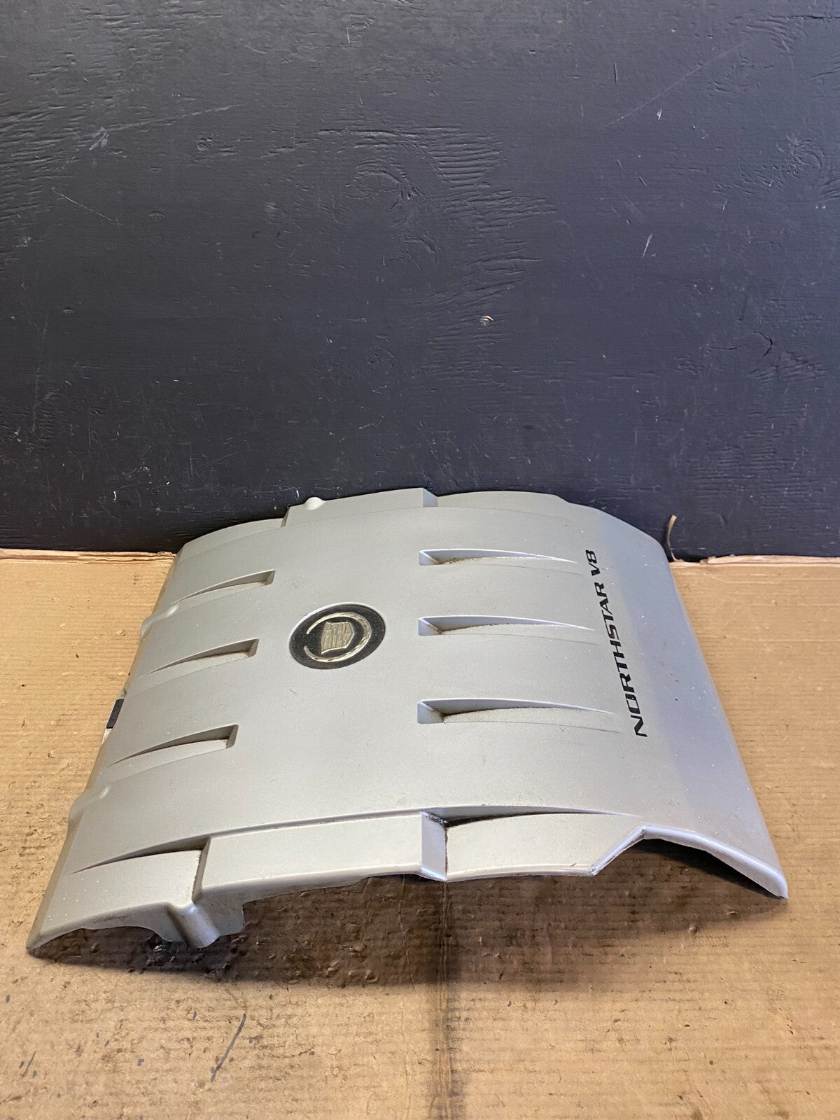 1997 to 2004 Cadillac Deville Seville Northstar Engine Motor Cover E8307 DG12