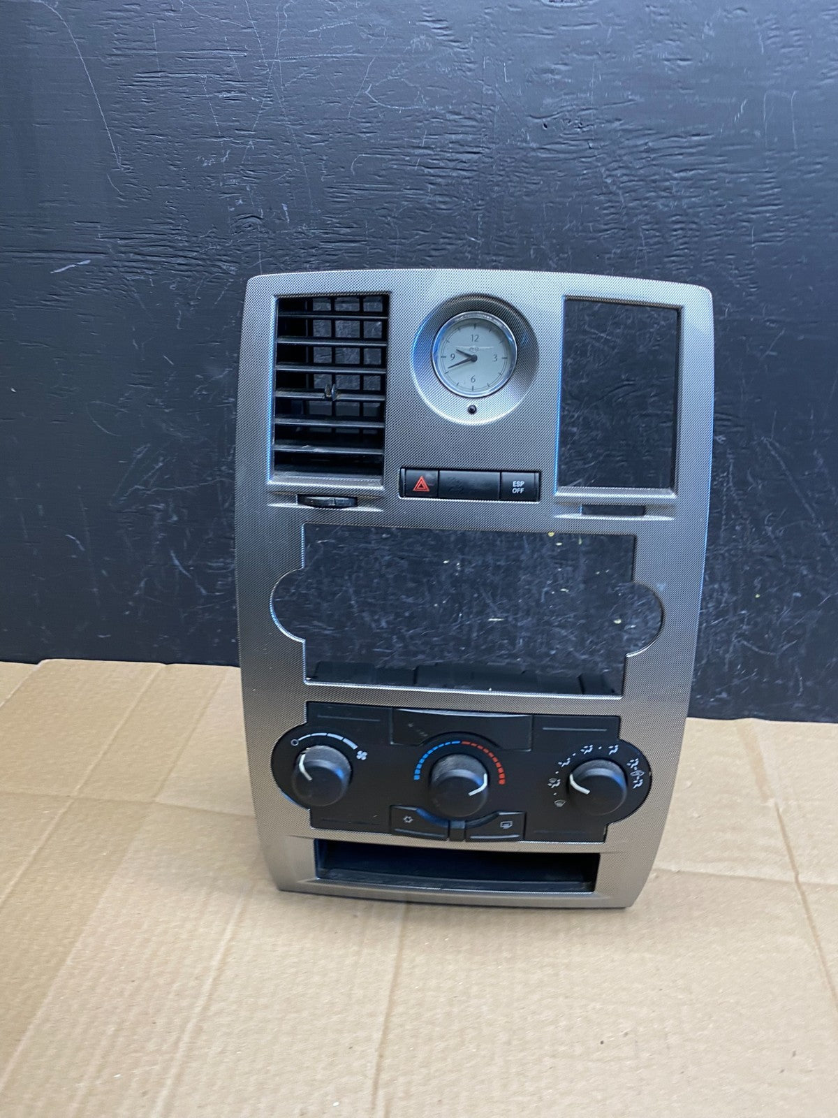 2005 to 2007 Chrysler 300 Dash Heater A/C Climate Control Radio Panel AC9273 DG0