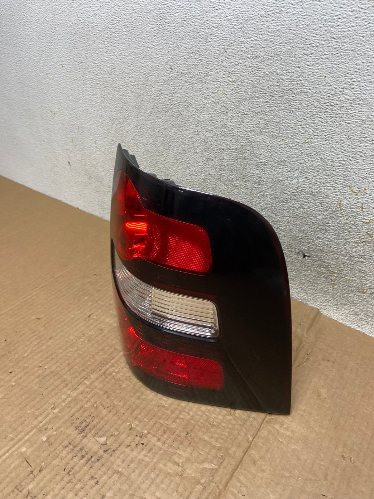 2006 to 2010 Ford Explorer Right Passenger Side Tail light AI6524 LK1