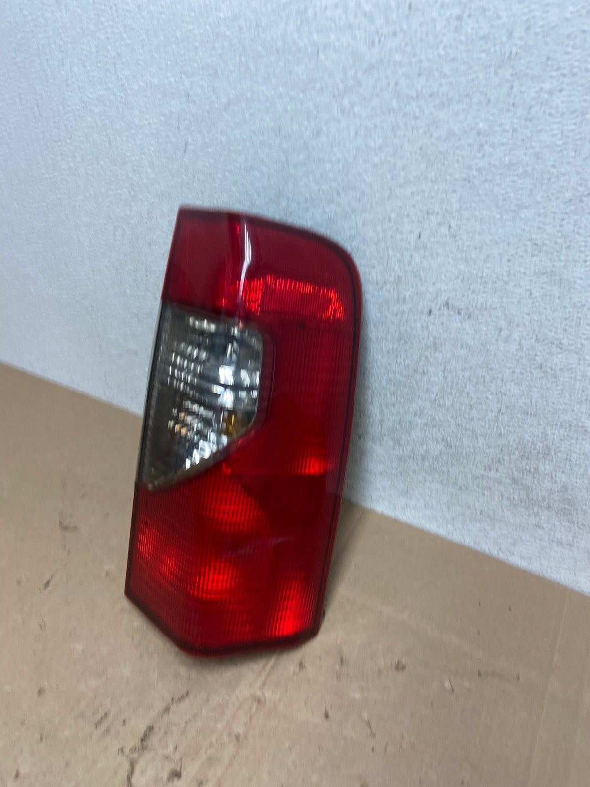 2002 2003 2004 Nissan Xterra Right Passenger RH Side Tail Light AE6099 LK1