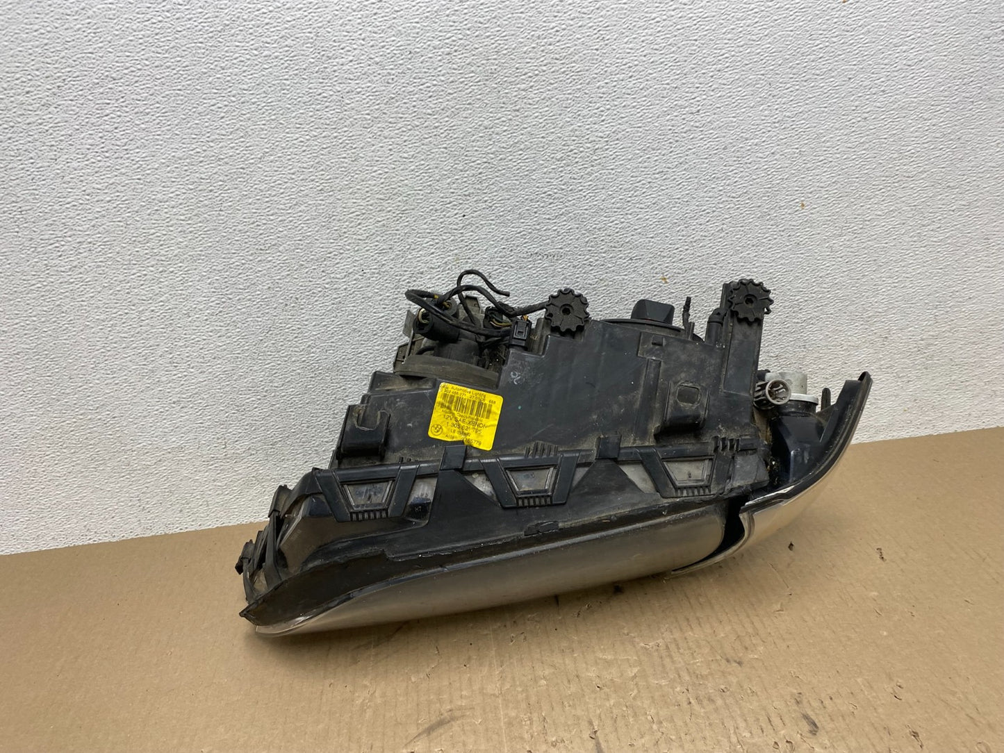 2002 to 2005 BMW 3 E46 Sedan Left Driver LH Xenon HID Headlight AE7064 DW6