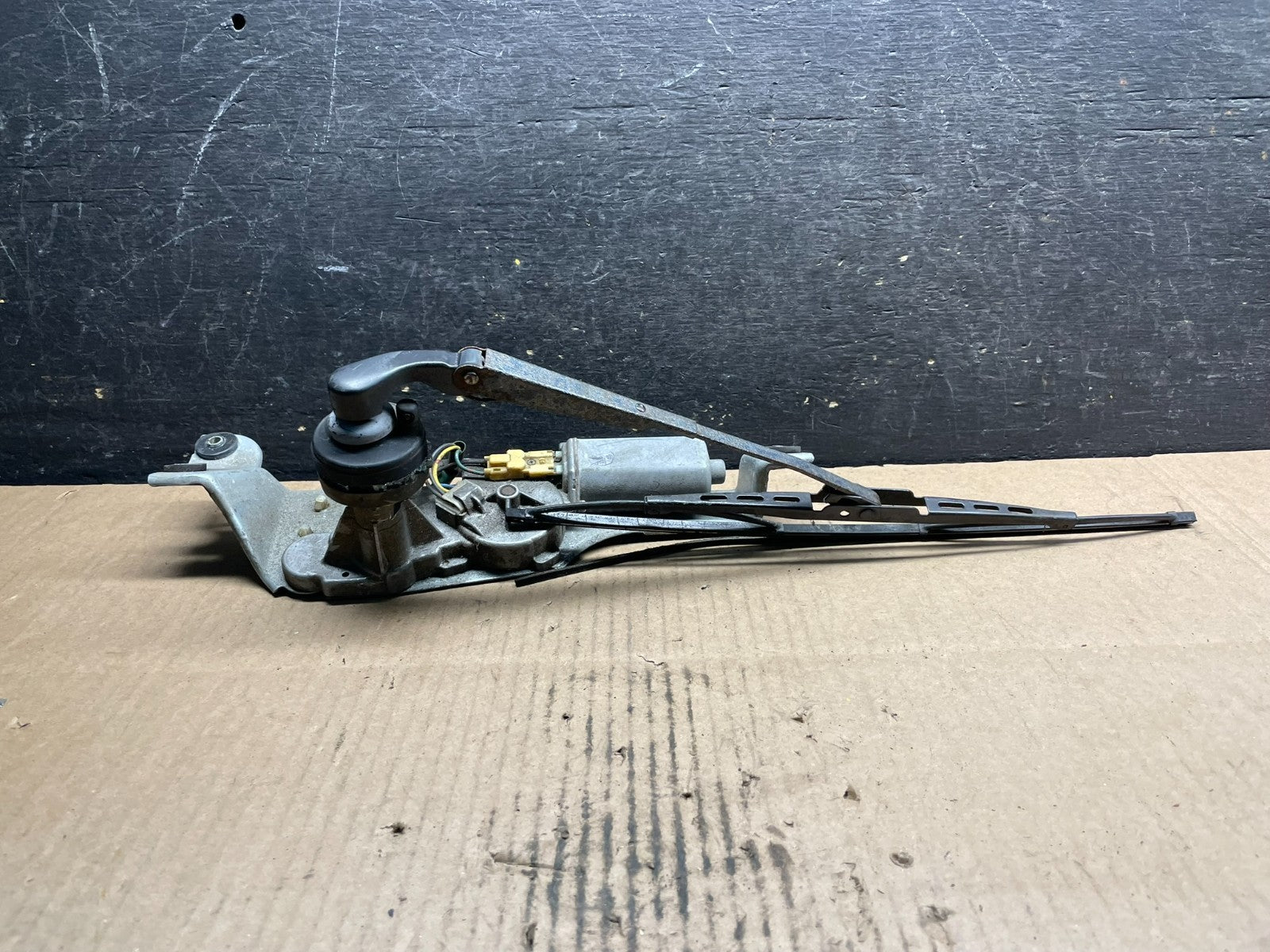 1991 to 1998 Mitsubishi Space Runner Wiper Motor Rear u9292 DG3