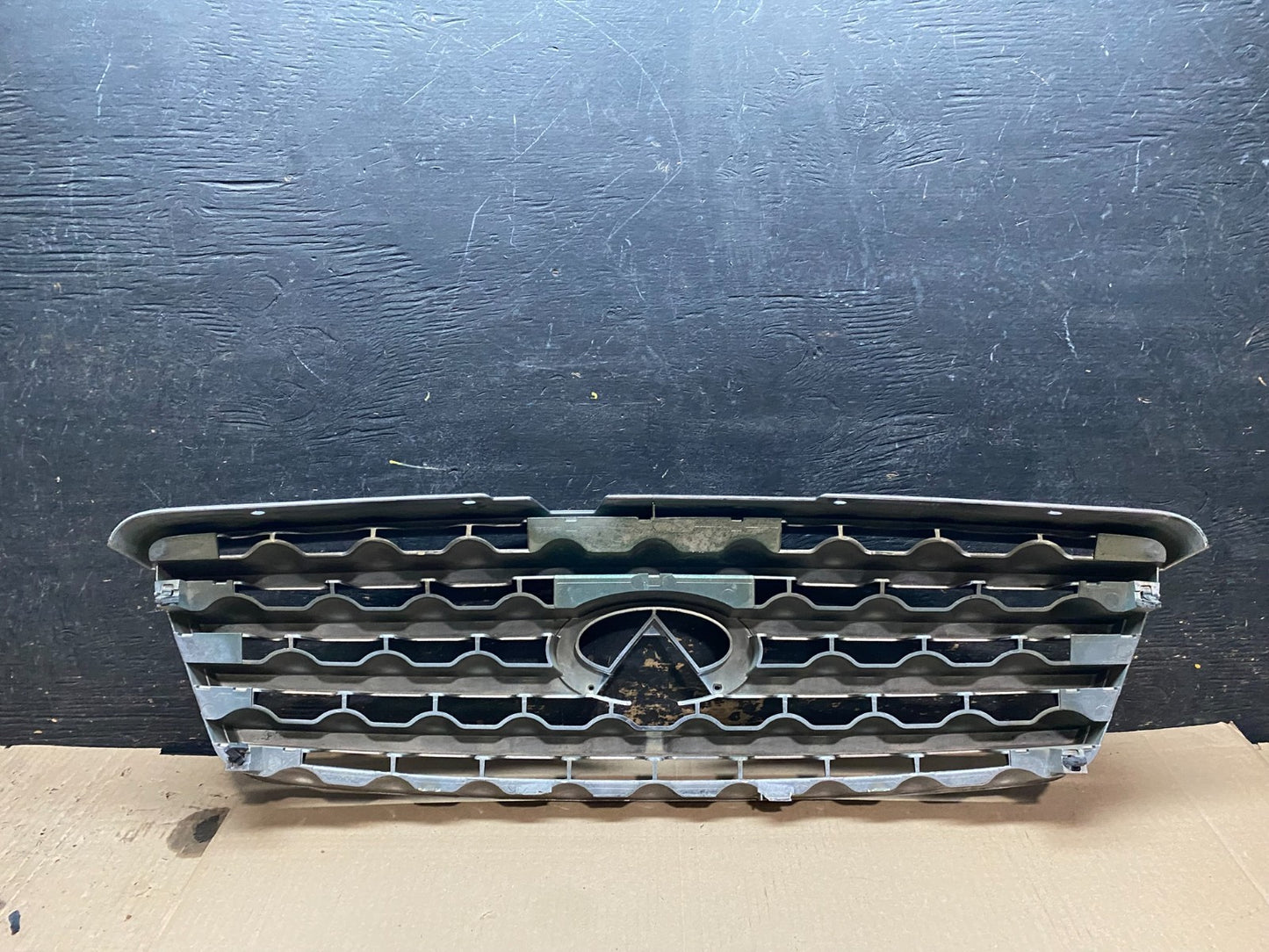 2006 2007 2008 Infiniti Fx35 Front Upper Grill Grille W/ Emblem OEM X3638 DG9