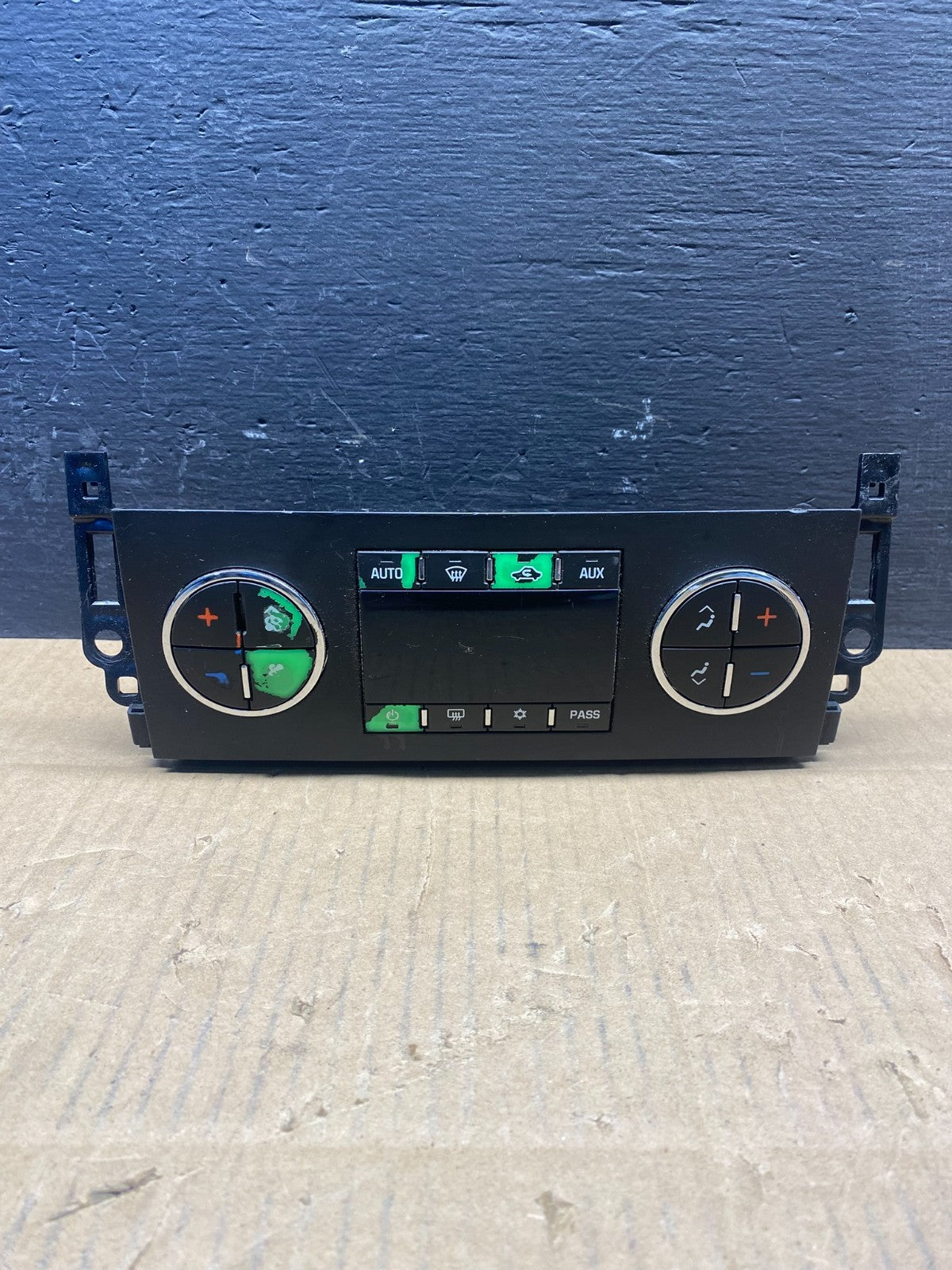 2007-2011 GMC Yukon Tahoe Automatic Climate Temperature Temp Control AD1530 DG0