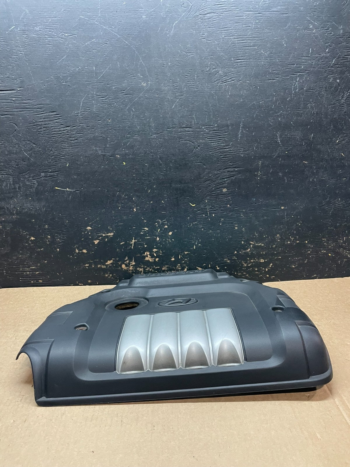 2002 to 2005 Hyundai Sonata 2.4L Engine Trim Cover OEM Y9488  DG3