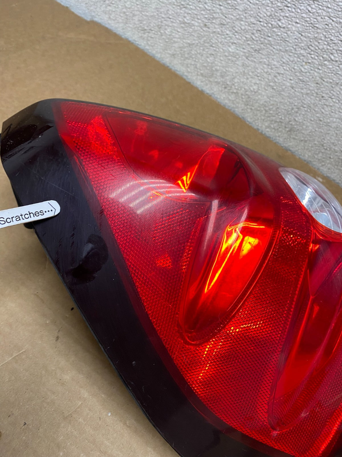 2001 - 2005 Pontiac Aztek Left Driver LH Side Tail Light OEM Z1337 DW3