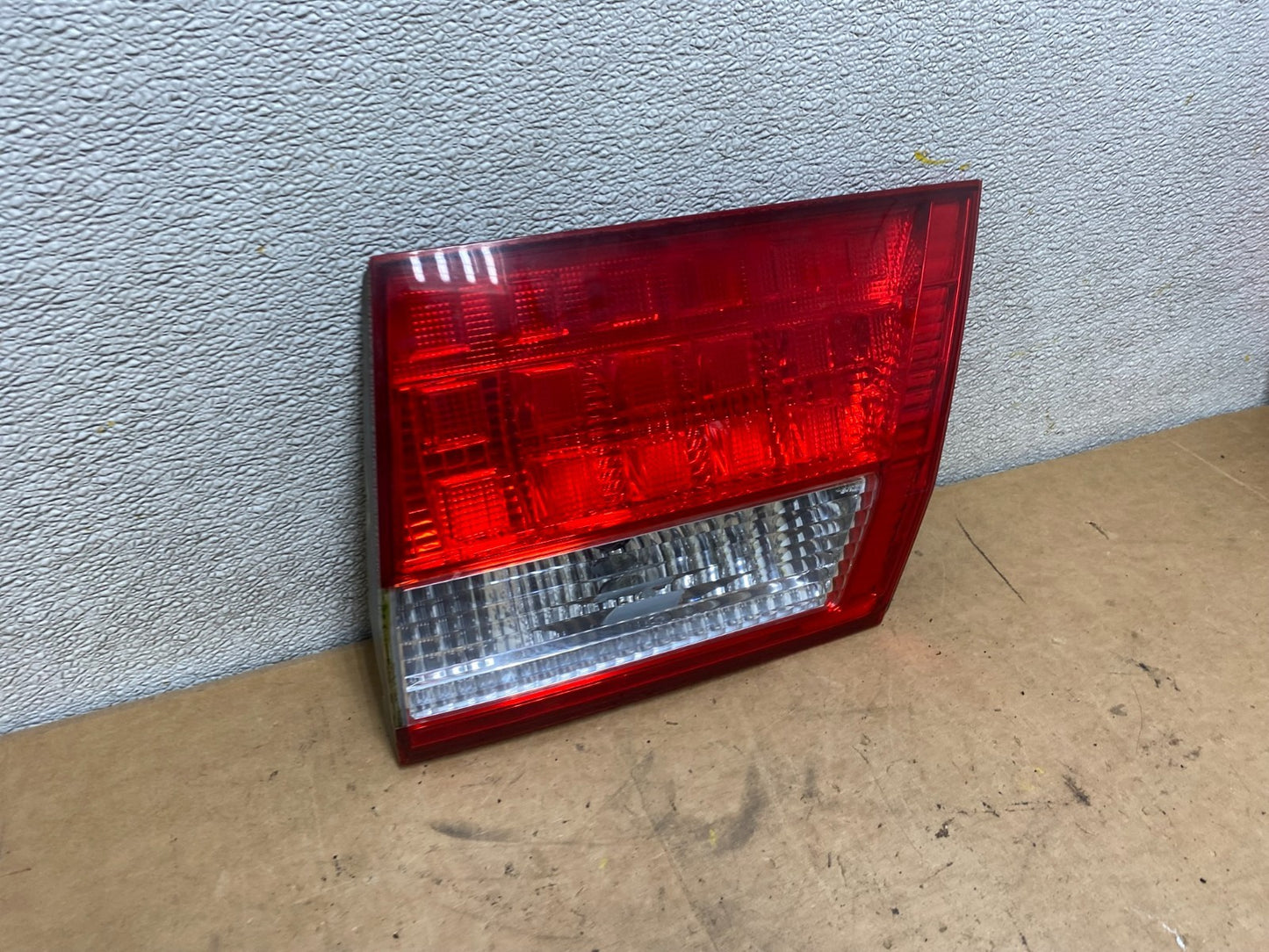 2005 2006 2007 Honda Odyssey Inner Right Passenger RH Tail Light X4947 DW2
