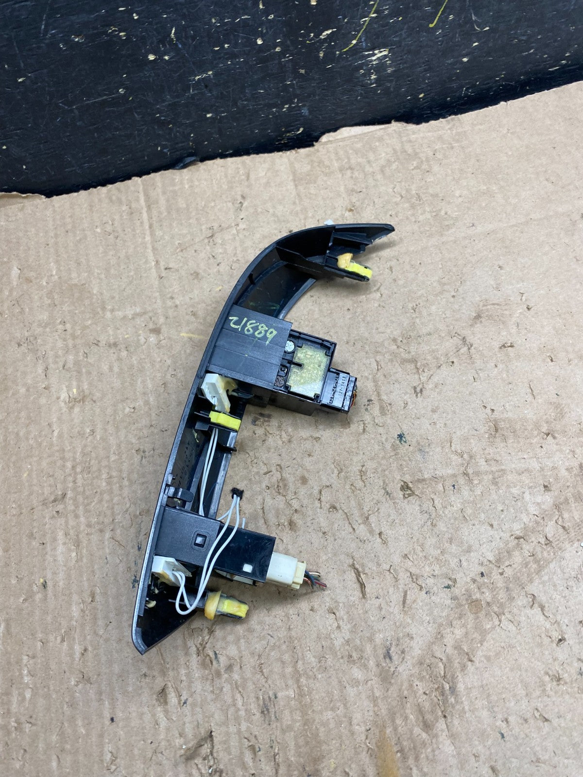 2004 to 2010 Toyota Sienna Left Side Climate Switches Bezel Trim OEM Z1889 DG2