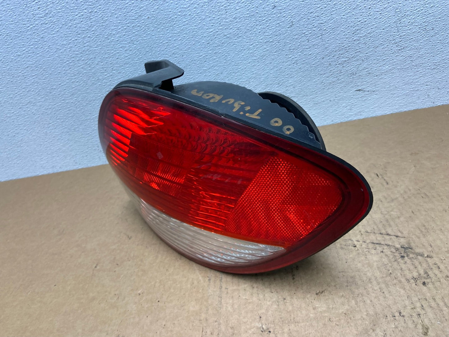 2000-2002 Hyundai Tiburon Right Passenger Rh Side Tail Light Oem AC2975 LK1