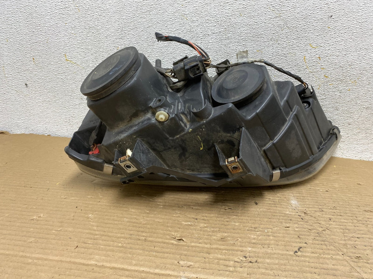 2004 to 2006 Chrysler Pacifica Headlight Right Passenger Projector AH2543 DW6