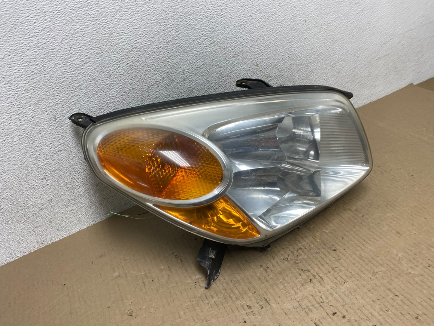 2004 2005 Toyota Rav4 Right Passenger RH Side Headlight Halogen AF5878 DW2