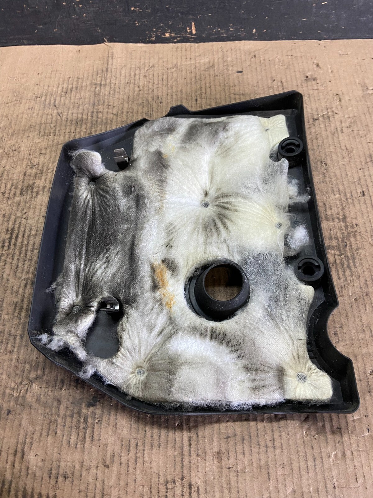 2004 to 2009 Mazda 3 DOHC 16 VALVE Engine Shield Top Cover O0976 PS7