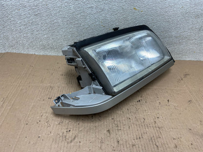 1994 - 1996 Mercedes C C220 W202 Front Right Passenger Headlight Z7813 DG2